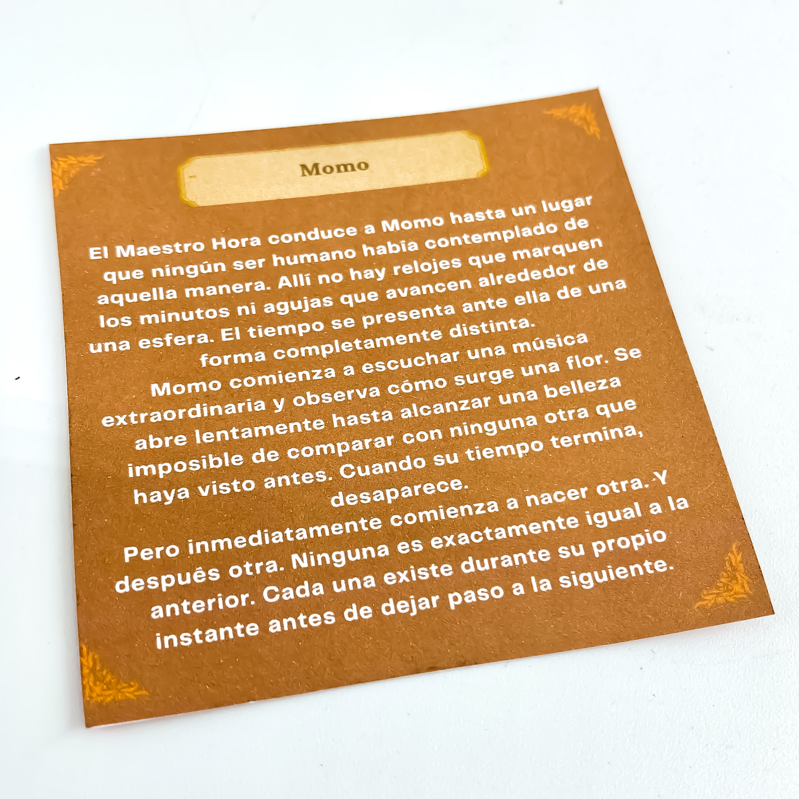 Tarjeta literaria iliustrada incluída con la vela Las flores del tiempo inspirada en Momo