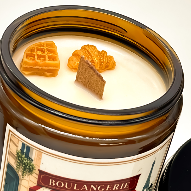 Vela otoño en parís abierta, con mecha de madera y decoración, y aroma a brioche francés