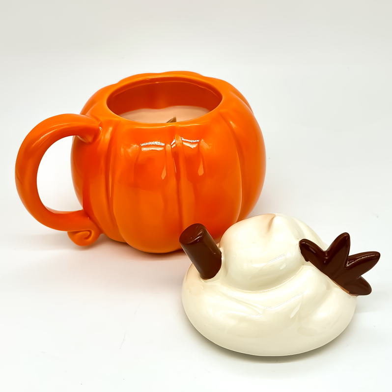 Taza de cerámica con forma de calabaza y tapa decorativa separada